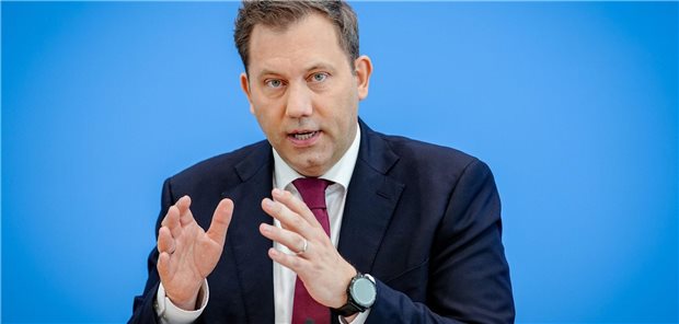 Regierung will die GKV nur mit Darlehen stützen Stellte am Dienstag Eckpunkte des Bundeshaushalts 2025 vor: Bundesfinanzminister Lars Klingbeil (SPD).