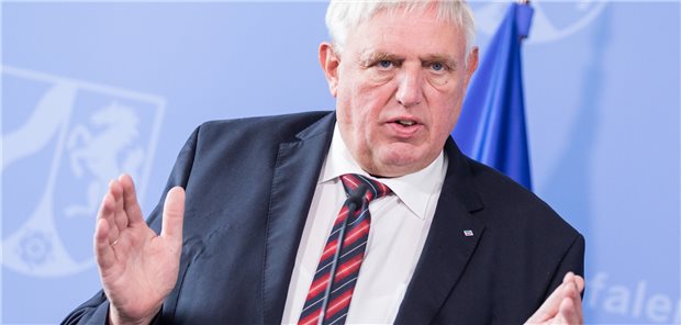 NRW führt Corona-Bremse ein Stellte am Montag die neuen Regelungen zur Corona-Schutzverordnung vor: NRW-Gesundheitsminister Karl-Josef Laumann (CDU).