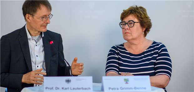 Bundesländer wollen für Corona-Bürgertests nicht zahlen Stellten am Mittwoch die Ergebnisse der GMK in Magdeburg vor: Bundesgesundheitsminister Professor Karl Lauterbach und Sachsen-Anhalts Gesundheitsministerin Petra Grimm-Benne (beide SPD).