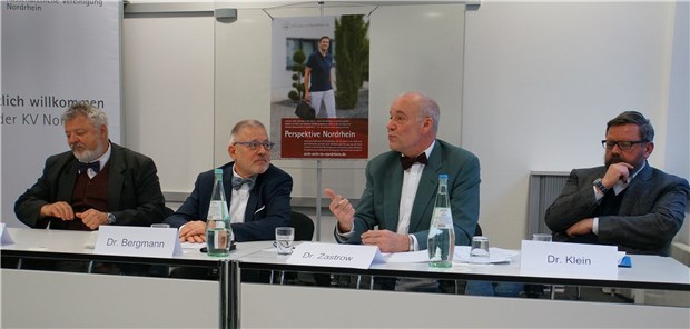 Stellten das Modellprojekt vor: Dr. Dr. Alex Lechleuthner, ärztlicher Leiter des Rettungsdienstes in Köln, Dr. Frank Bergmann, Vorsitzender der KV Nordrhein, Dr. Jürgen Zastrow, Vorsitzender der KV-Kreisstelle Köln und Dr. Michael Klein, Geschäftsführer der Arztrufzentrale.