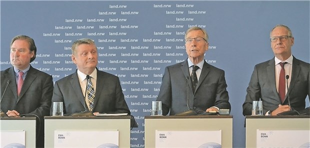 Deutsche Politiker wollen EMA von London nach Bonn holen Stellten die EMA-Kampagne für Bonn vor: NRW-Finanzminister Lutz Lienenkämper, Bundesgesundheitsminister Hermann Gröhe (beide CDU), Ex-NRW-Ministerpräsident Wolfgang Clement, Bonns Stadtdirektor Wolfgang Fuchs. (v.l.)