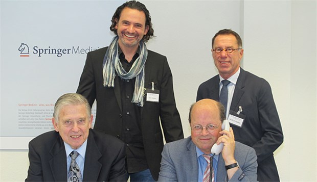 Stellten sich den Fragen der Anrufer: Dr. Joachim Heisters, FA für Kardiologie, Innere Medizin, Sportmedizin und Präventivmedizin (h.l.), Dr. Dr. Peter Schlüter, FA für Allgemeinmedizin, Arzt für Naturheilkunde, Abrechnungsberatung (h.r.), Prof. Dr. Eberhard Ritz, Emeritierter Professor, Abteilung Innere Medizin, Universität Heidelberg, Nierenzentrum Heidelberg (v.l.) und Prof. Dr. Klaus Krüger, Facharzt für Innere Medizin und Rheumatologie, Leiter des Praxiszentrums St. Bonifazius.