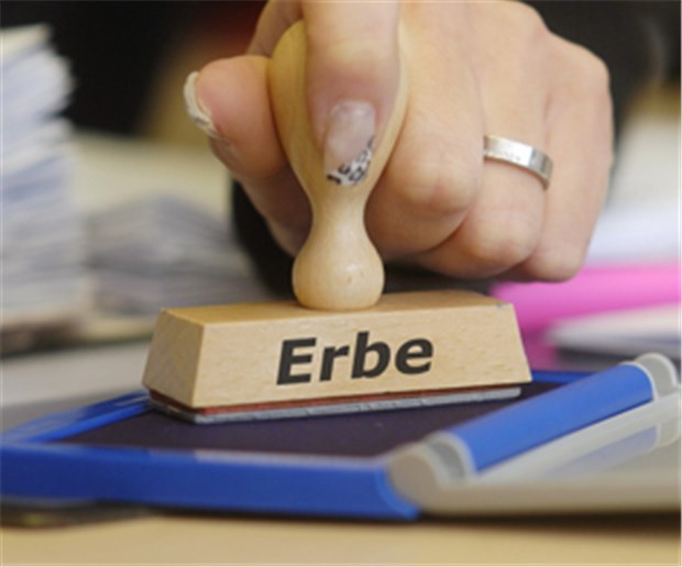 Erbschaftsteuer: Geschwister-WG ist keine Ehe Stempel drauf: Geschwister können sich beim Erbe nicht auf eine Eheähnlichkeit beziehen.