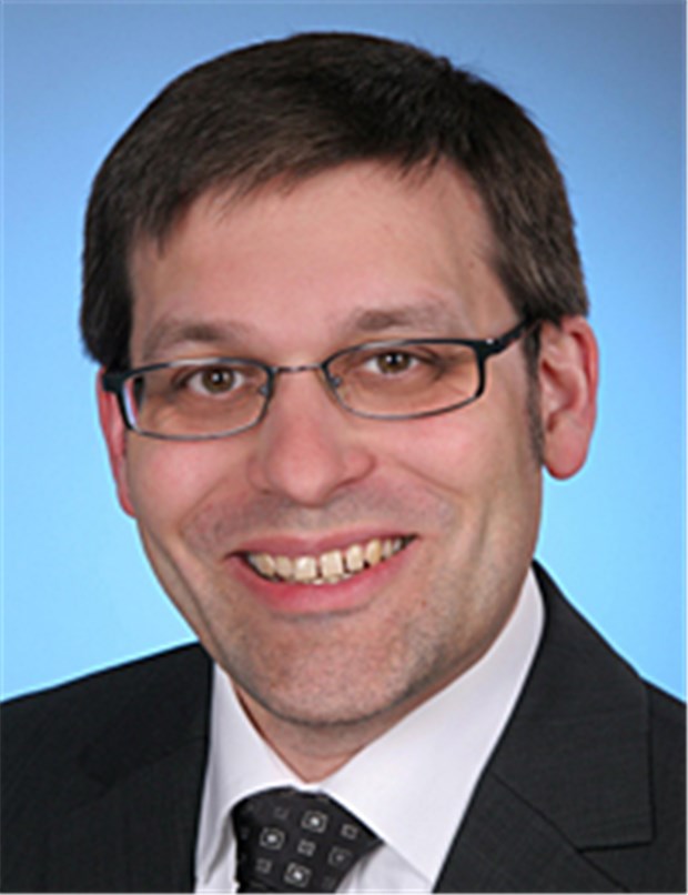 Ein Arzt für die Feuerwehren Stephan Thiel, Landesfeuerwehrarzt: "In Hessen steckt alles noch in den Kinderschuhen."
