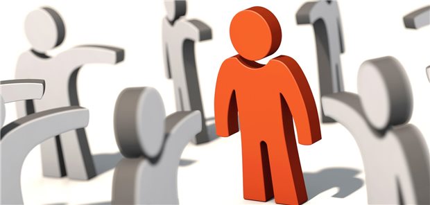 Stigmatisierung geschieht, wenn jemand aufgrund einer bestimmten Eigenart mit einem Etikett versehen wird, das negative Stereotype hervorruft. Und das führt zu Ausgrenzung, Abwertung und Diskriminierung.