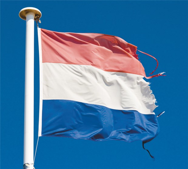 Das niederländische System - ein Vorbild? Stolze Fahne, leicht ausgefranst: Die Niederlande gehen bei der Versorgung einen Weg, der in Deutschland auf großes Interesse stößt. © Imagebroker / Imago