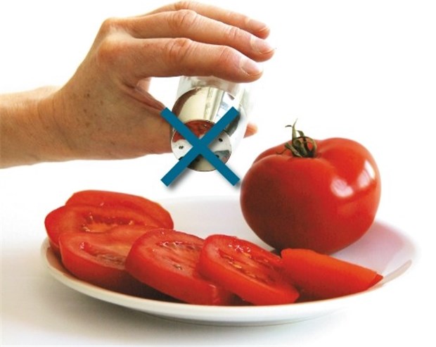 Welt-Hypertonie-Tag: "Versalzen Sie nicht Ihre Gesundheit" Stopp! Auch ohne Salz schmecken die Tomaten gut - und das ist auch gesünder für Herz, Hirn und Nieren.