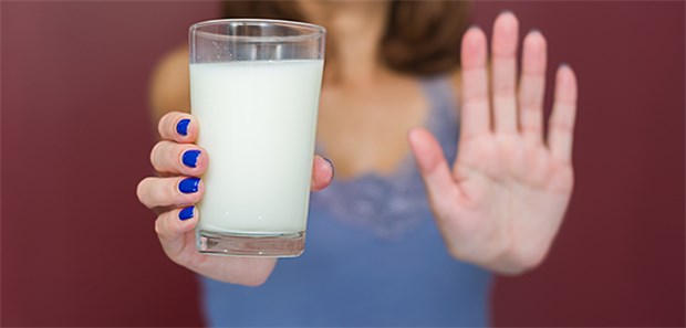 Milchtrinker haben ein erhöhtes Akne-Risiko Stopp vor Milch? Das weiße Getränk kann das Akne-Risiko steigern.