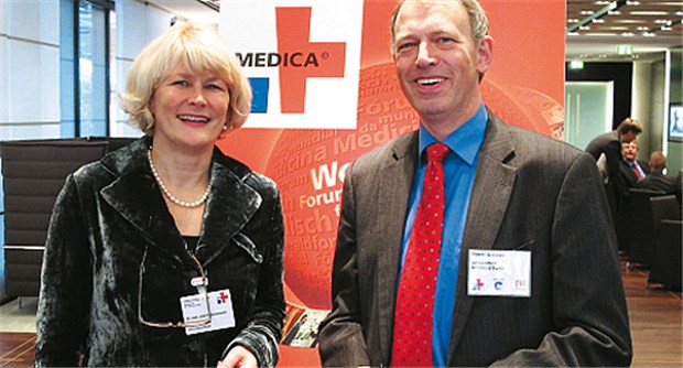 Medizinmesse und Kongress verzeichnen deutliche Zuwächse Strahlende Gesichter bei den Verantwortlichen für die Medica: Dr. Julia Rautenstrauch, Generalsekretärin der Medica Deutsche Gesellschaft für Interdisziplinäre Medizin e. V., und Horst Giesen, Projektleiter der Medica.