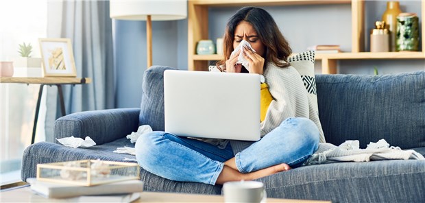 Elektronische Konsumaskese für Schniefnasen! Streamen statt die Erkältung auszukurieren? Das kann man dem Planeten doch nicht zumuten! Moyo Studio / Getty Images / iStock (Symbolbild mit Fotomodell)