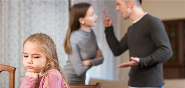 Streit in der Familie: Dysfunktionale Familienverhältnisse können wohl auch chronische Schmerzen begünstigen. (Symbolbild mit Fotomodellen)