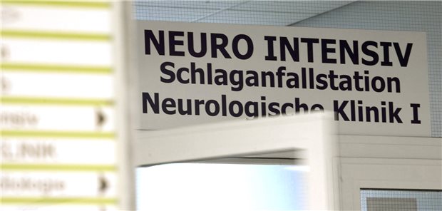 Streit um die Qualität der Schlaganfallversorgung: Kammer und Krankenhausgesellschaft in Nordrhein-Westfalen wehren sich gegen die Darstellung im Bericht der Regierungskommission.