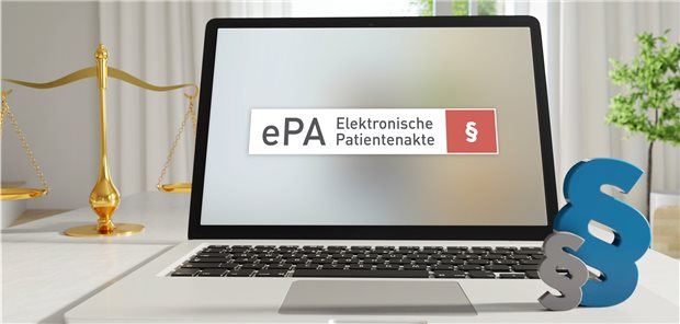 ePA: Kassen gegen Kelber Laptop, auf dem "ePA" zu lesen ist, in Kontext mit Waagen und Paragraphen gesetzt .