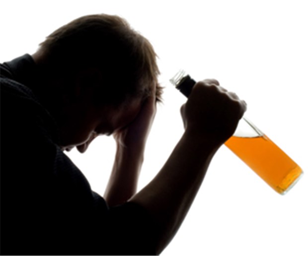 Job-Stress treibt viele Männer in den Rausch Stress auf der Arbeit lässt viele Männer zur Flasche greifen.