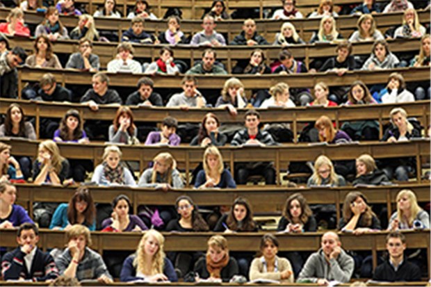 Hilfsarzt "auf einem wissenschaftlichen Fundament" Studenten lauschen im Hörsaal: In Rheine startet im Sommer das erste Semester zum "Physician Assistant".