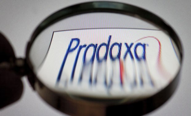 Trubel um Pradaxa: Vier Fachgesellschaften beziehen Stellung Studiendaten belegen: Der Gerinnungshemmer Dabigatran hat Vorteile gegenüber Vitamin-K-Antagonisten.