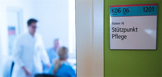 Pflege soll an Bedeutung gewinnen Stützpunkt Pflege - die künftige Pflege muss selbst gestützt werden.