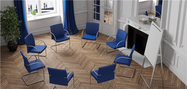 Systemische Therapie kommt zum 1. Juli Stuhlkreis für eine Gruppentherapie: Auch im Rahmen der Systemischen Therapie ist eine Behandlung in der Gruppe möglich und abrechenbar.