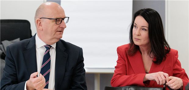 Brandenburger Rettungsdienst: Kassen und Kommunen vereinbaren Friedenspflicht Suchten am Freitag nach einer gemeinsamen Lösung für die stark steigenden Kosten im Rettungsdienst: Ministerpräsident Dietmar Woidke und Gesundheitsministerin Britta Müller.