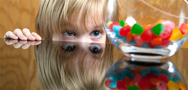 Schützt Kinder vor Süßem - per Gesetz! Süße Verlockung: Die Werbeindustrie ködert Kinder mit allerlei Ideen.
