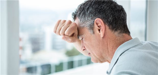 Suizidgefahr: Insgesamt ist die Suizidrate in den vergangenen 20 Jahren zwar gestiegen, unter den Krebspatienten ist sie jedoch gesunken, hat eine US-Studie ergeben. Liegt es an der besseren psychoonkolgischen Versorgung? (Symbolbild mit Fotomodell)