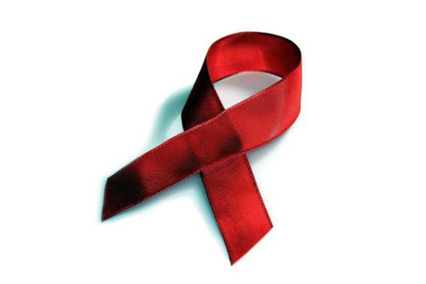 Aids ist kein Verbrechen Symbol für die Solidarität mit HIV-Infizierten: die rote Schleife.