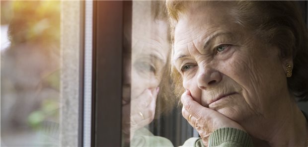 Warum Depression im Alter zugleich unter- und überschätzt werden Symptome von Depressionen wie sozialer Rückzug, Antriebslosigkeit und Interessensverlust werden von den Betroffenen selbst und ihrem sozialen Umfeld oft unterschätzt. (Symbolbild mit Fotomodell)