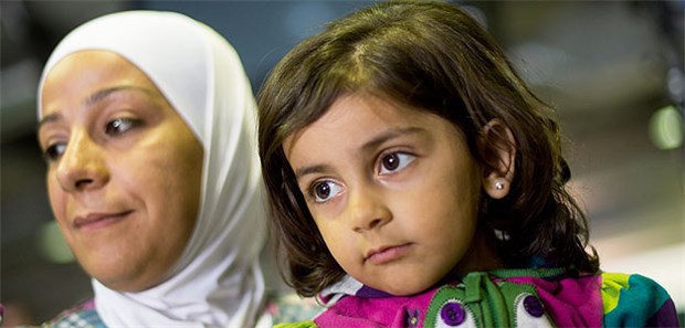 Trauma-Therapeuten helfen Flüchtlingen Syrische Flüchtlinge sind häufig schwer traumatisiert, auch wenn sie keine sichtbaren Wunden davongetragen haben. Um sie kümmern sich Therapeuten an der Charité.