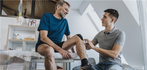 Szene aus einer Physiotherapie-Praxis: Berufsvertreter verfolgen weiter das Ziel einer Vollakademisierung der Ausbildung.