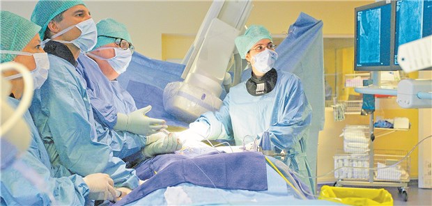 Qualitätsagenda für Kliniken stockt TAVI: Laut „Qualitätsmonitor“ versorgen etwa 30 Prozent der 97 Kliniken, die diese Eingriffe im Jahr 2016 durchführten, weniger als 100 Fälle pro Jahr.