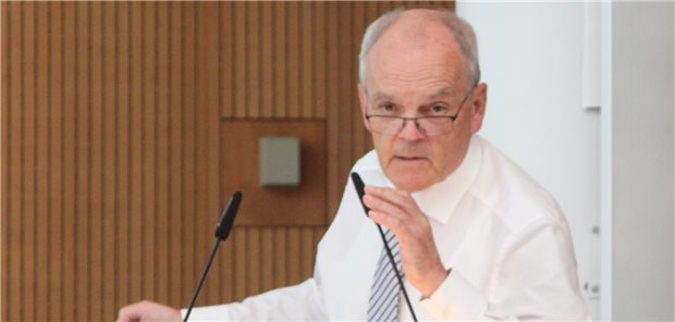 TI-Anschluss weitgehend geschafft, bei neuen Anwendungen gibt es noch viel zu tun: KV-Vize Dr. Johannes Fechner, hier bei der Vertreterversammlung im vergangenen Herbst (Archivbild).