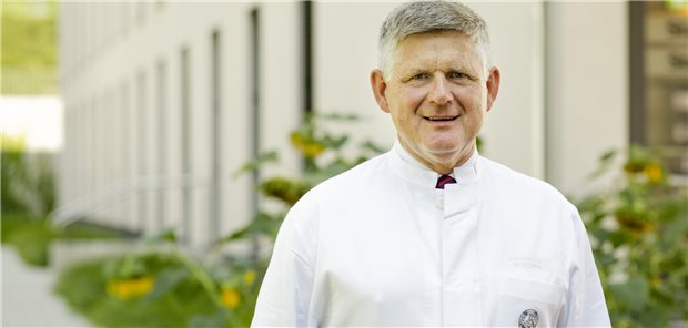 TKG-Vorsitzender Andreas Hochhaus: „Aber selbst dann, wenn ein Krankenhaus noch steht, fehlt es dort an Medikamenten, Material und Medizintechnik“. Der Chef der Klinik für Innere Medizin / Hämatologie und Onkologie am Universitätsklinikum Jena hält nach wie vor Videokontakt zu seinen ukrainischen Kollegen. 