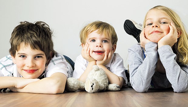 Kinderärzte: Vitamin D für alle! TV-Konsum, statt draußen zu toben, fördert Vitaminmangel.