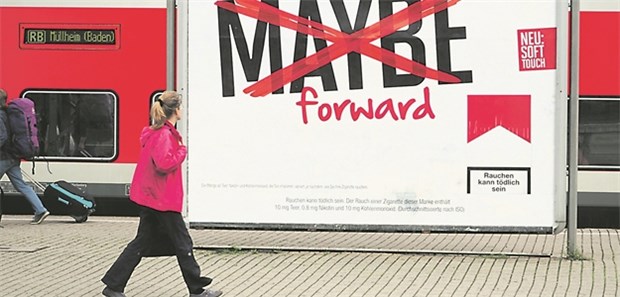 Kommt ein Verbot vor der Wahl? Tabakwerbung an einem Bahnhof: Das geplante Verbot stößt auf Widerstand in der Koalition.