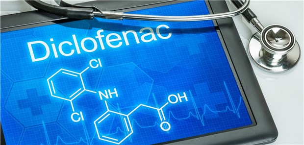Tablet mit der chemischen Strukturformel von Diclofenac: Schon vor sechs Jahren gab es eine offizielle Warnung vor der Einnahme von Diclofenac bei Herzpatienten.