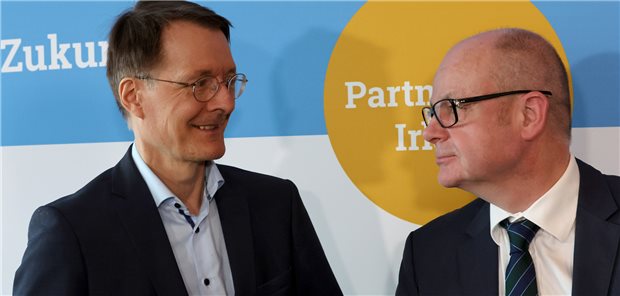 Branchenkonferenz Gesundheitswirtschaft: Personalbindung als wesentliche Herausforderung Tagungspräsident Professor Marek Zygmunt (rechts) betonte bei der Branchenkonferenz Gesundheitswirtschaft: Wichtig sei, talentierte Nachwuchskräfte auch zu halten. Gesundheitsminister Lauterbach warb erneut für die Klinikreform
