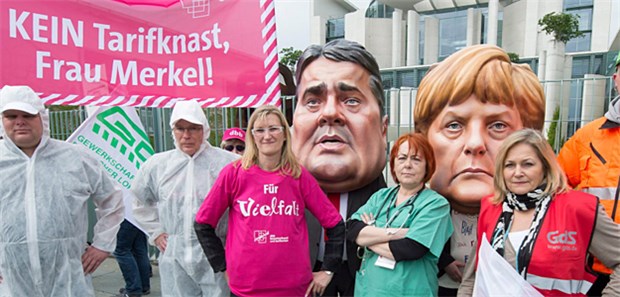 Tarifeinheit - eine Gefahr für Klinikärzte? Tarifeinheit nein: Mitglieder unterschiedlicher Spartengewerkschaften protestierten am 1. Mai vor dem Kanzleramt.