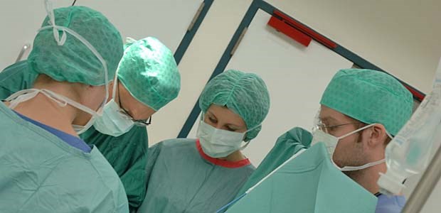 Eingespielte OP-Teams sind schneller Team im OP: Eingeschworene Truppe?