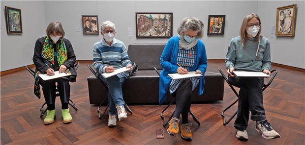 Frankfurter Städel Museum macht Programm für Krebspatienten Teilnehmerinnen zeichnen während des Programms „Kunst zum Leben. Kreativ ist positiv“ für Krebserkrankte im
Frankfurter Städel Museum: Die Stiftung Leben mit Krebs fördert das Angebot seit mehr als 10 Jahren.