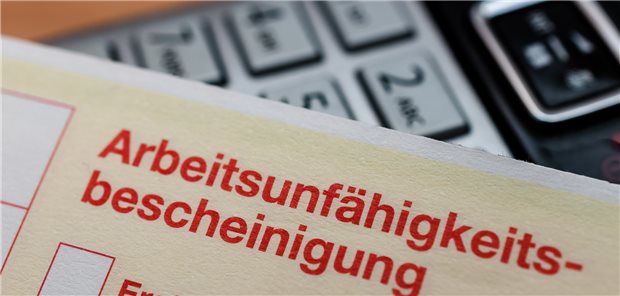 Telefonische AU: Immer mehr Akteure sprechen sich für eine dauerhafte Nutzung der telefonischen Arbeitsunfähigkeitsbescheinigung aus.