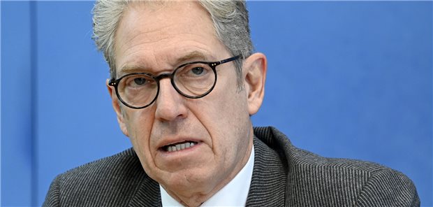 Gassen: Unions-Vorschlag für Notfallgebühr weist in richtige Richtung „Telefonische oder digitale Ersteinschätzung hilft und steuert Patientinnen und Patienten dorthin, wo sie zielgerichtet behandelt werden können“: KBV-Chef Dr. Andreas Gassen.