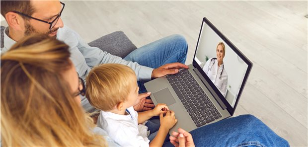 Telemedizin für verschiedene Altersgruppen: 2020 haben 30- bis 34-jährige am meisten erstmalig telemedizinischen Leistungen in Anspruch genommen, so das Zi. (Symbolbild mit Fotomodellen)