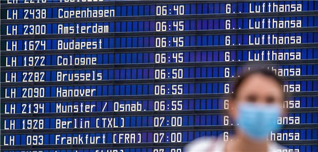 Anzeigentafel am Terminal 1 des Flughafen München: 