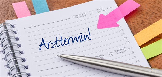 Wirtschaftsinstitut ifo macht wenig Zuspruch für Teilkrankschreibung aus Terminkalender mit Hinweissticker - Arzttermin