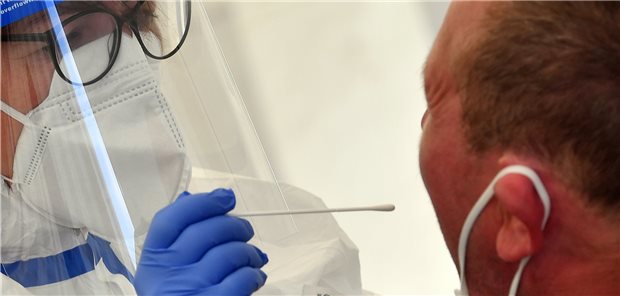 Spahn lässt Corona-Testpflicht für Reiserückkehrer prüfen Test auf SARS-CoV-2: Reiserückkehrer aus Risikogebieten müssen, um eine Quarantäne zu umgehen, ein negatives Testergebnis nachweisen. Der Test ist für sie kostenlos.