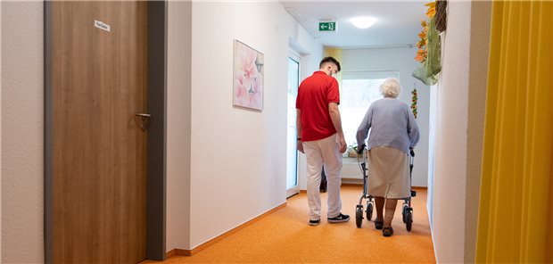 Bundeskabinett gibt grünes Licht für Pflegereförmchen Teure Heimpflege: Die Ampelkoalition will die Zuschüsse bei den Eigenanteilen für Pflegeheimbewohner erhöhen.
