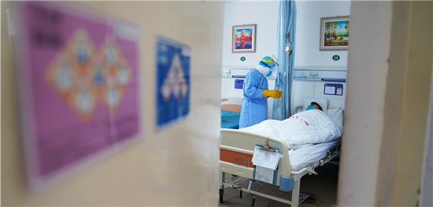 Therapie von COVID-19-Patient: Die Pathogenese schwerer Herzerkrankungen als Infektionsfolge  ist bisher nur im Ansatz verstanden.