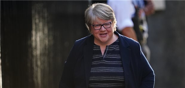 Therese Coffey ist neue britische Gesundheitsministerin Therese Coffey leitet ab sofort das britische Gesundheitsministerium. Sie will die Zahl qualifizierter Allgemeinmediziner im NHS erhöhen.
