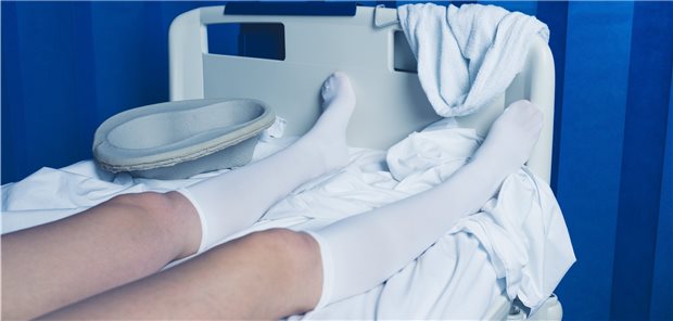 Thrombose-Prophylaxestrümpfe zusätzlich zur Antikoagulation sind zur Thromboseprophylaxe nach elektiven Eingriffen Standard. Offenbar ist das unnötig.