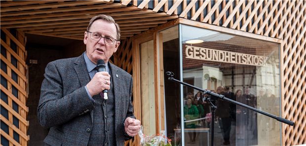 Ländliche Region in Nordthüringen richtet Gesundheitskioske ein Thüringens Ministerpräsident Bodo Ramelow (Linke) eröffnete den Gesundheitskiosk in Urleben.